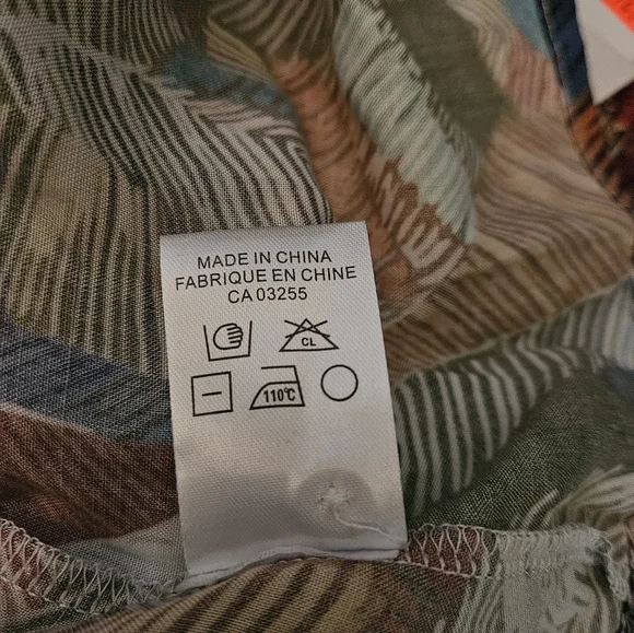 Multicolor Abstract Pattern Women's Top - Picture 8 of 8